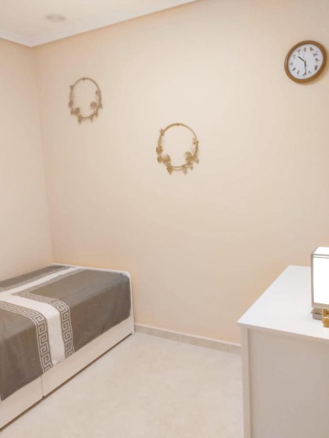 Torrevieja 2 Bedroom Holiday Apartment מראה חיצוני תמונה